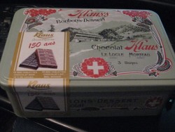 Zoomer sur Boite Metal chocolat klaus 396gr