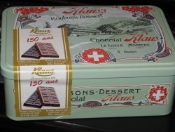 Zoomer sur Boite Metal chocolat klaus 396gr