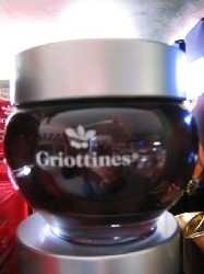 Zoomer sur GRIOTTINES au Kirsch  35cl, coffret cadeau