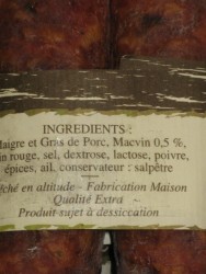 Zoomer sur Saucisse s�che  fum�e au Macvin